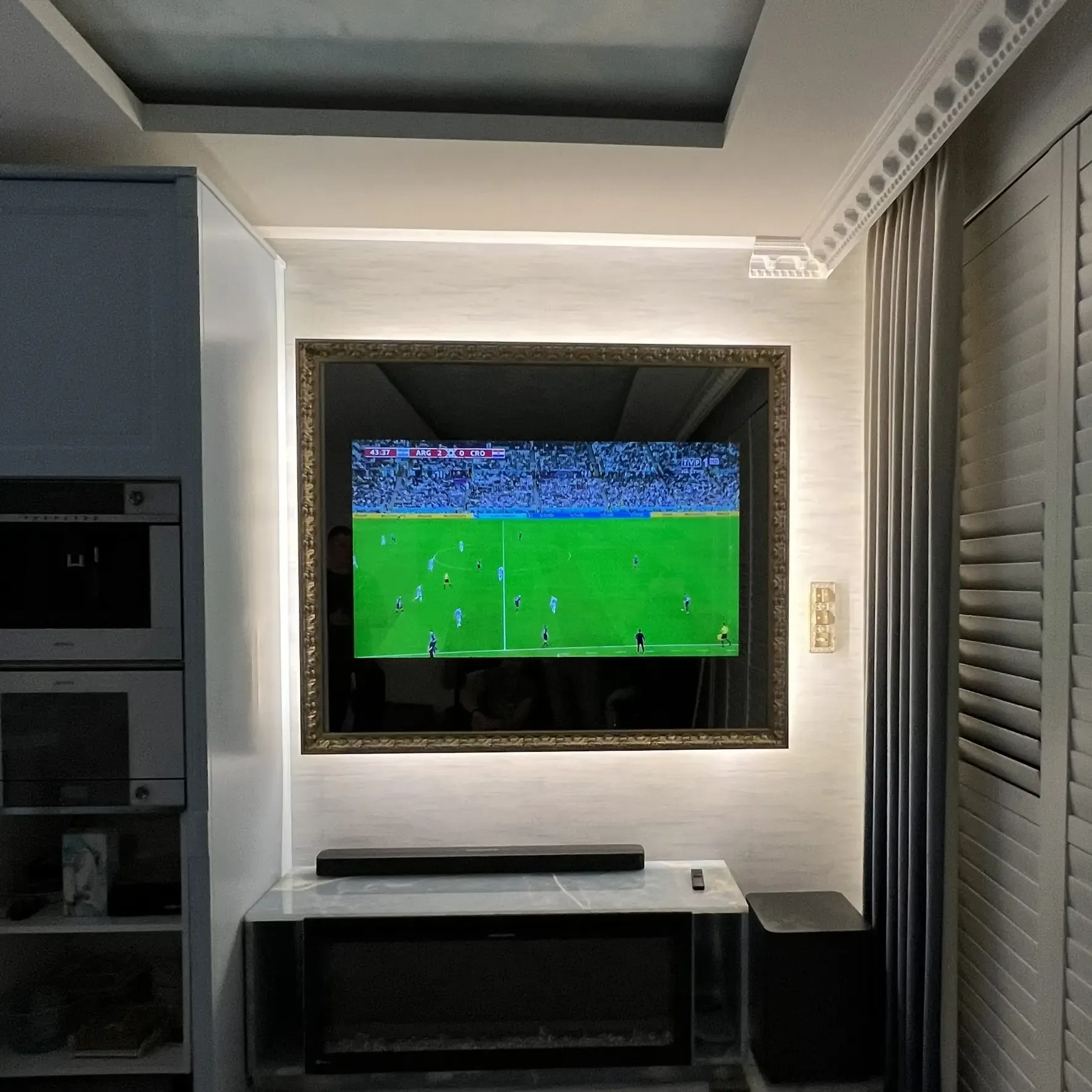 Mirror TV w salonie, TVMIRROR